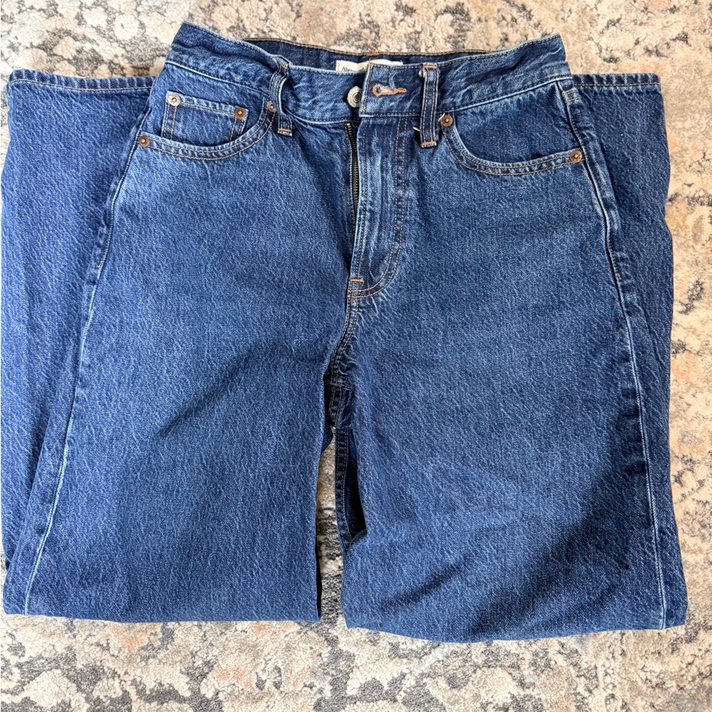 Abercrombie & Fitch Wide-Leg Jeans

Wore approximately 3x
Color: Dark wash